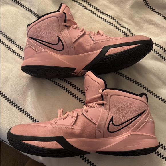 CUSTOM Kyrie 7 Basketball Shoe - Picture 5 of 6